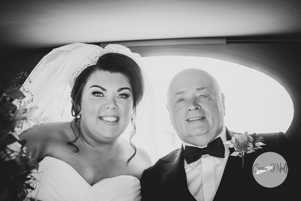 Bride & her father pose for a photo in the car before the ceremony